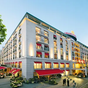 5* מלון Grand Elysee